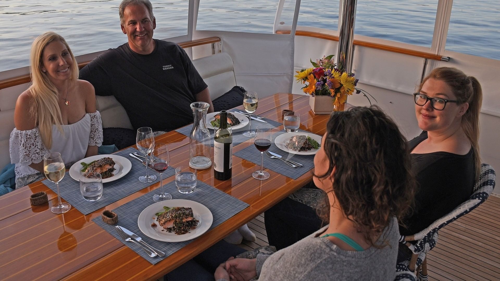 Enclosed Aft Deck - Dining