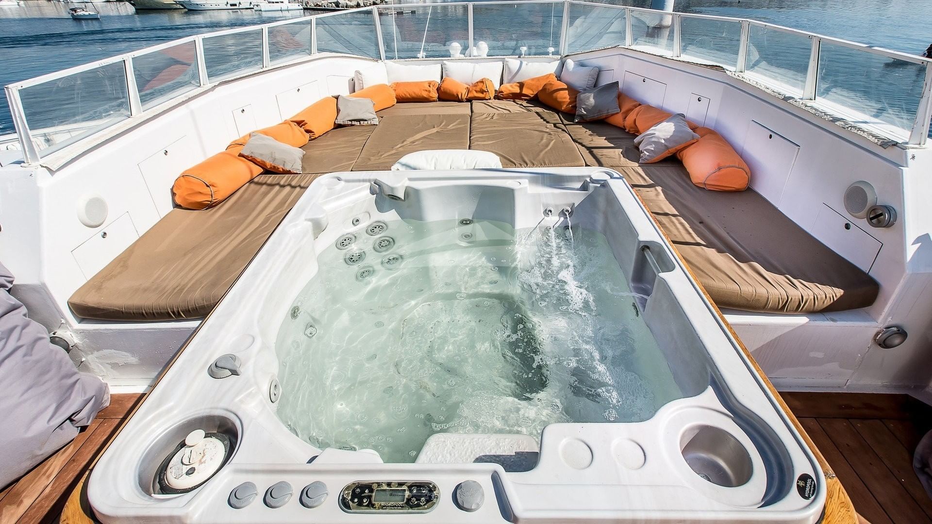 Deck Jacuzzi