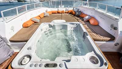 Deck Jacuzzi