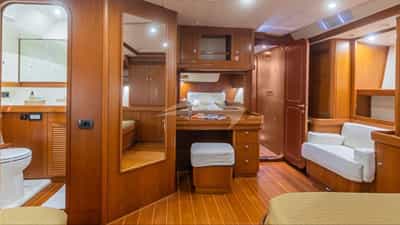 ELISE WHISPER Master Cabin 2