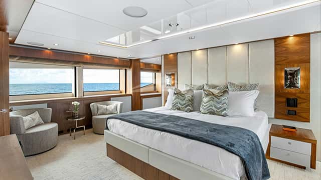 EVEREAST yacht charter photo 5