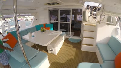 Cockpit area and alfresco dining table