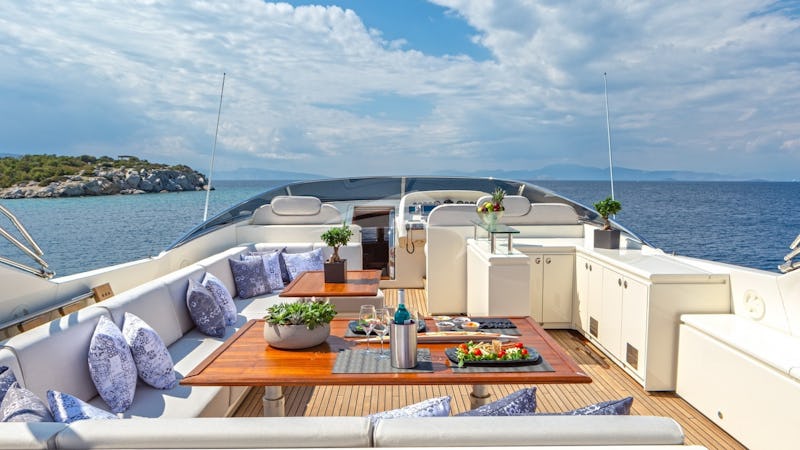 Motor Yacht Divine Fly Sun Deck