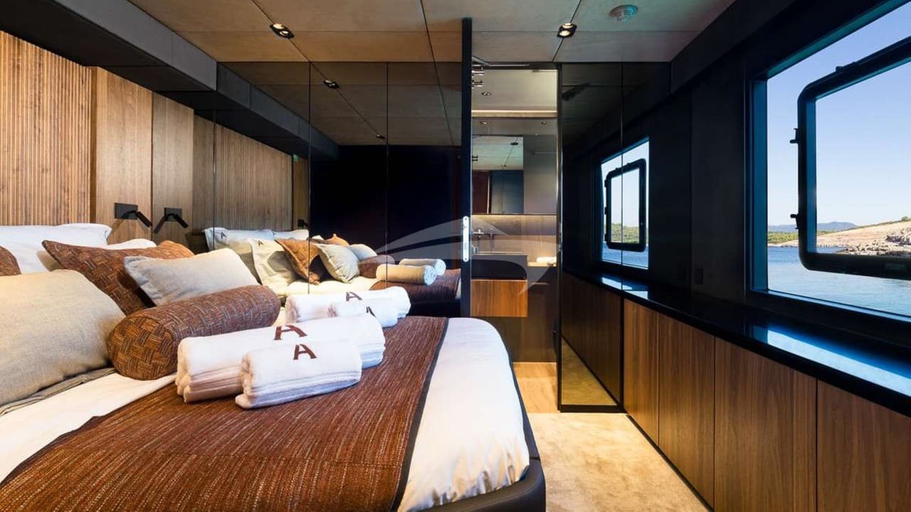 AMBER ONE, Aufnahme aus dem Yachtportfolio 13