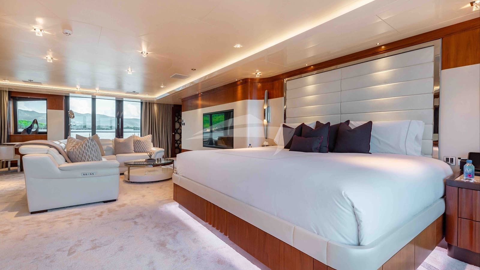 QUANTUM OF SOLACE, photo from the yacht portfolio 21