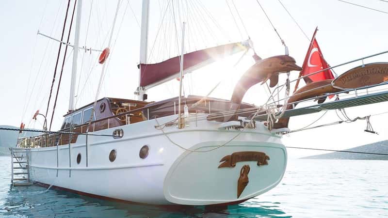 PRIMADONNA 21m motor yacht charter, photo 10