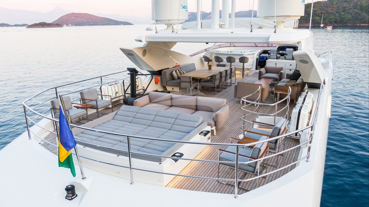 Flybridge aft