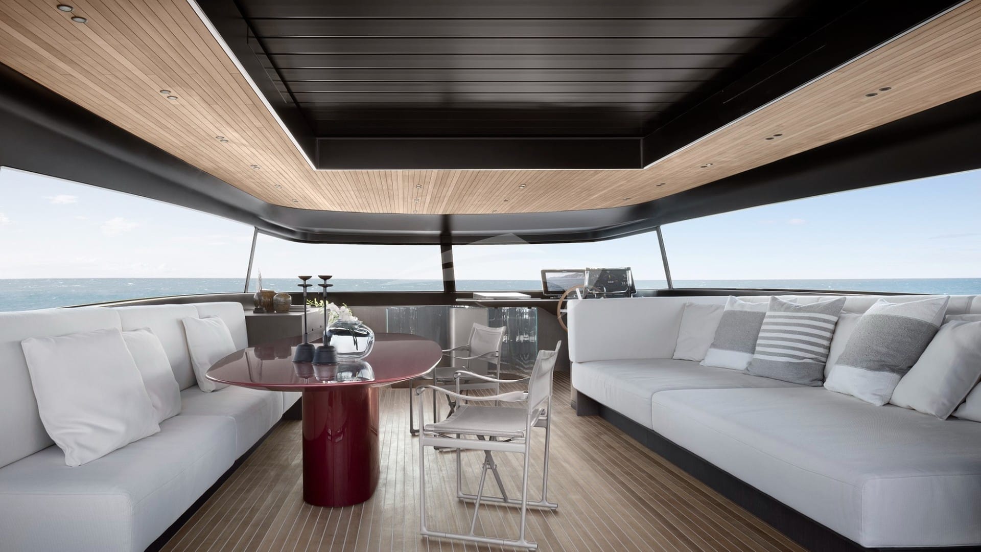 Top deck with retractable roof