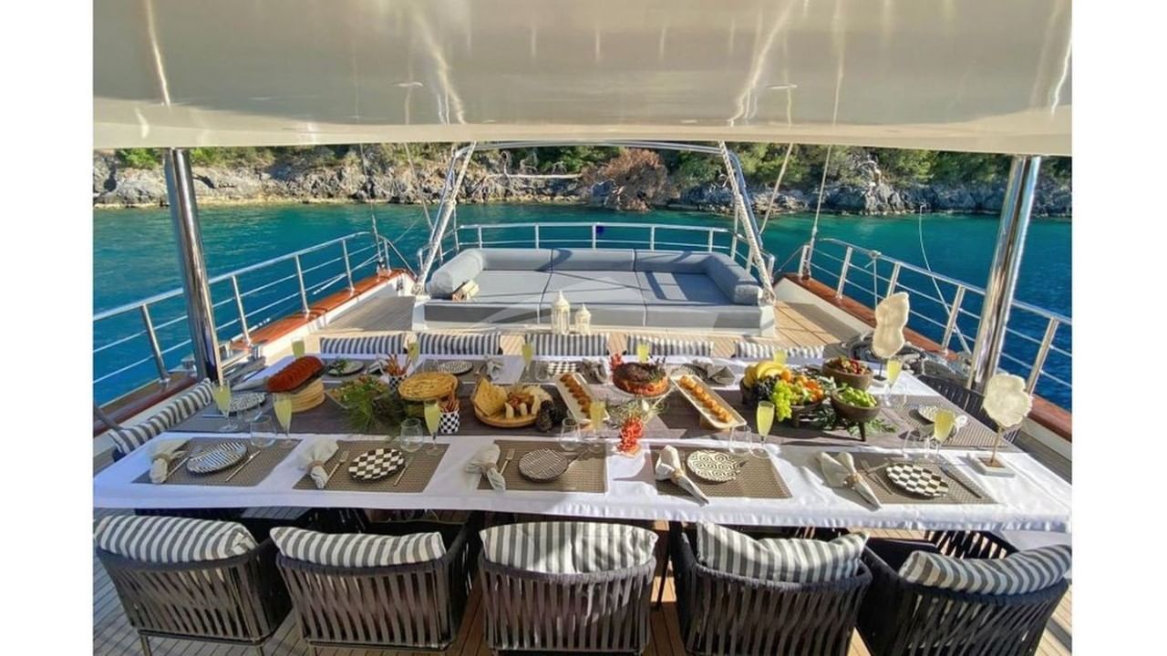 Deck Dining