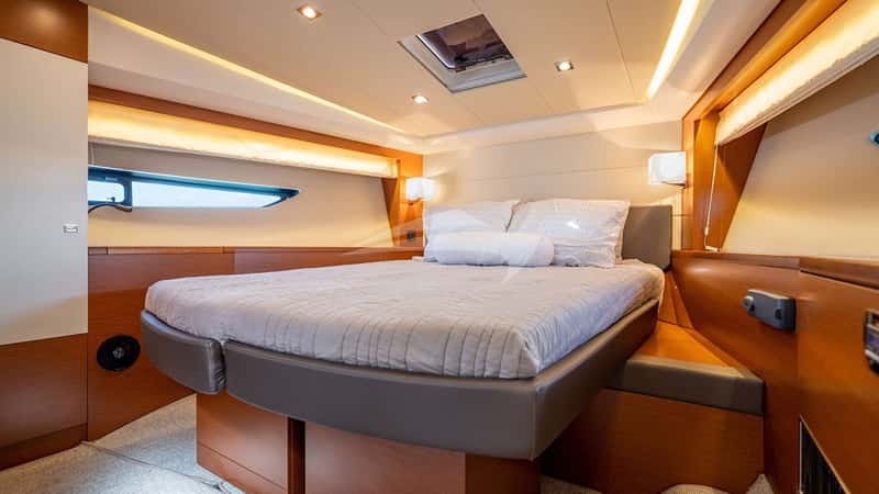 WHISKY AND WAVES 16m motor yacht charter, photo 7