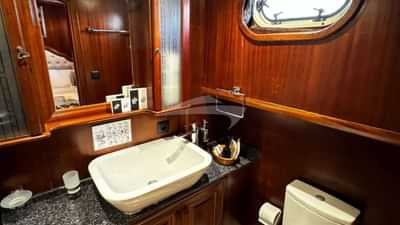 Double Cabin Bathroom
