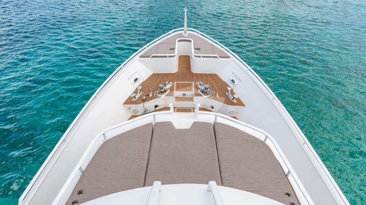 026 ROGUE Fore deck shot