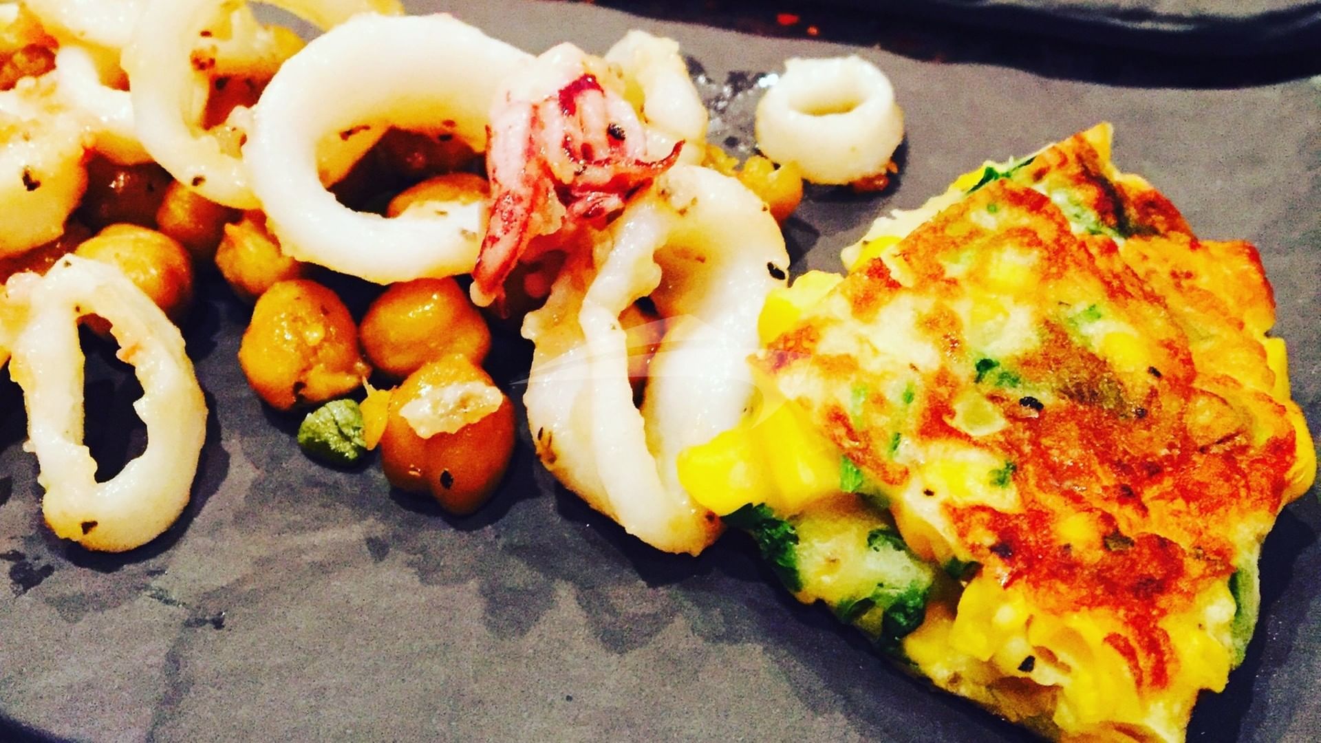 Calamari with roasted chickpeas&capers