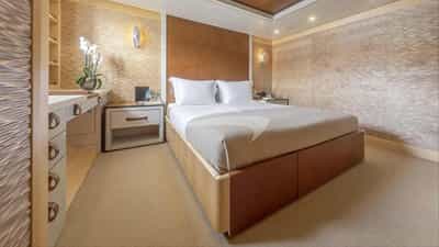 Guest cabin