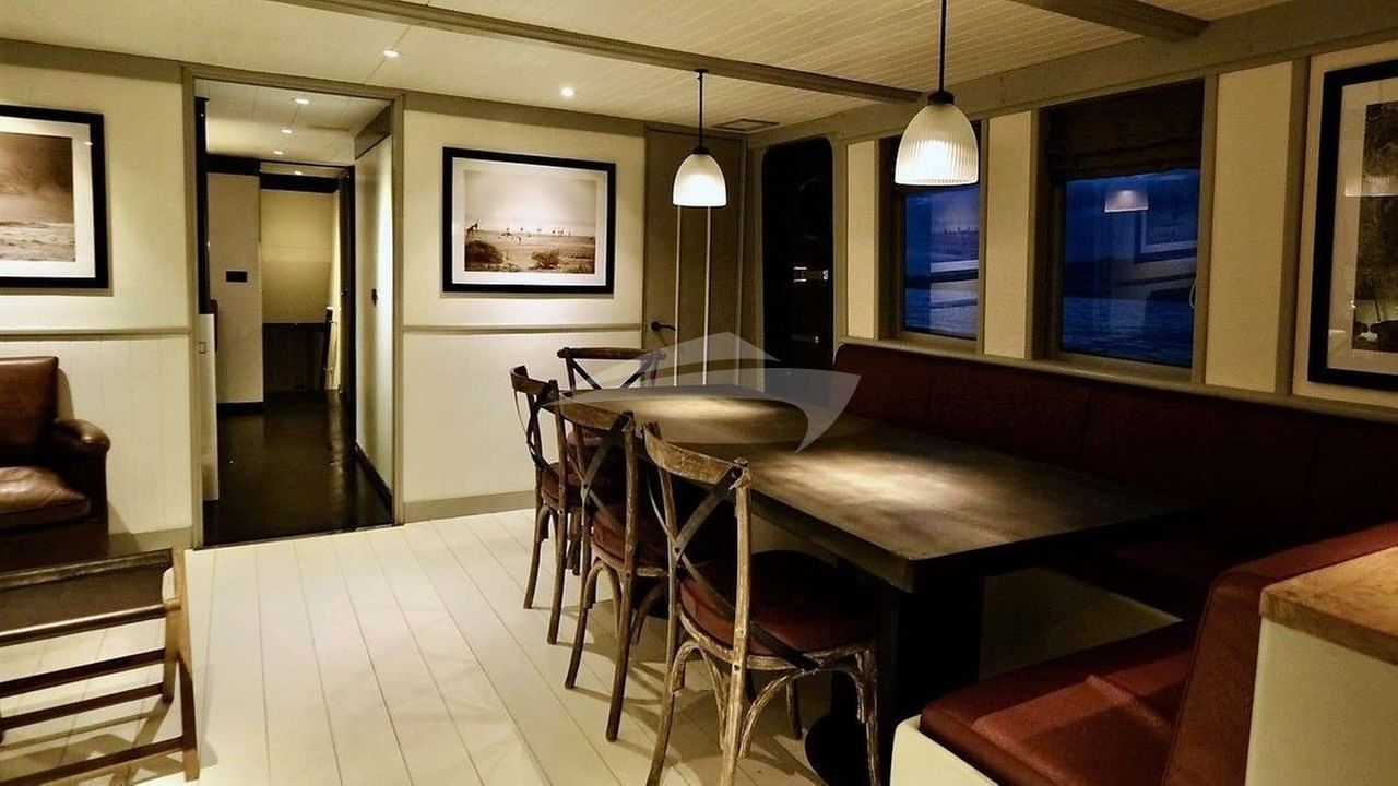 Main Saloon Dining Forward