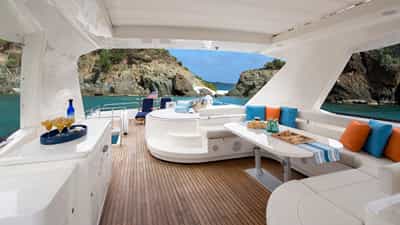 Crystal Parrot Flybridge
