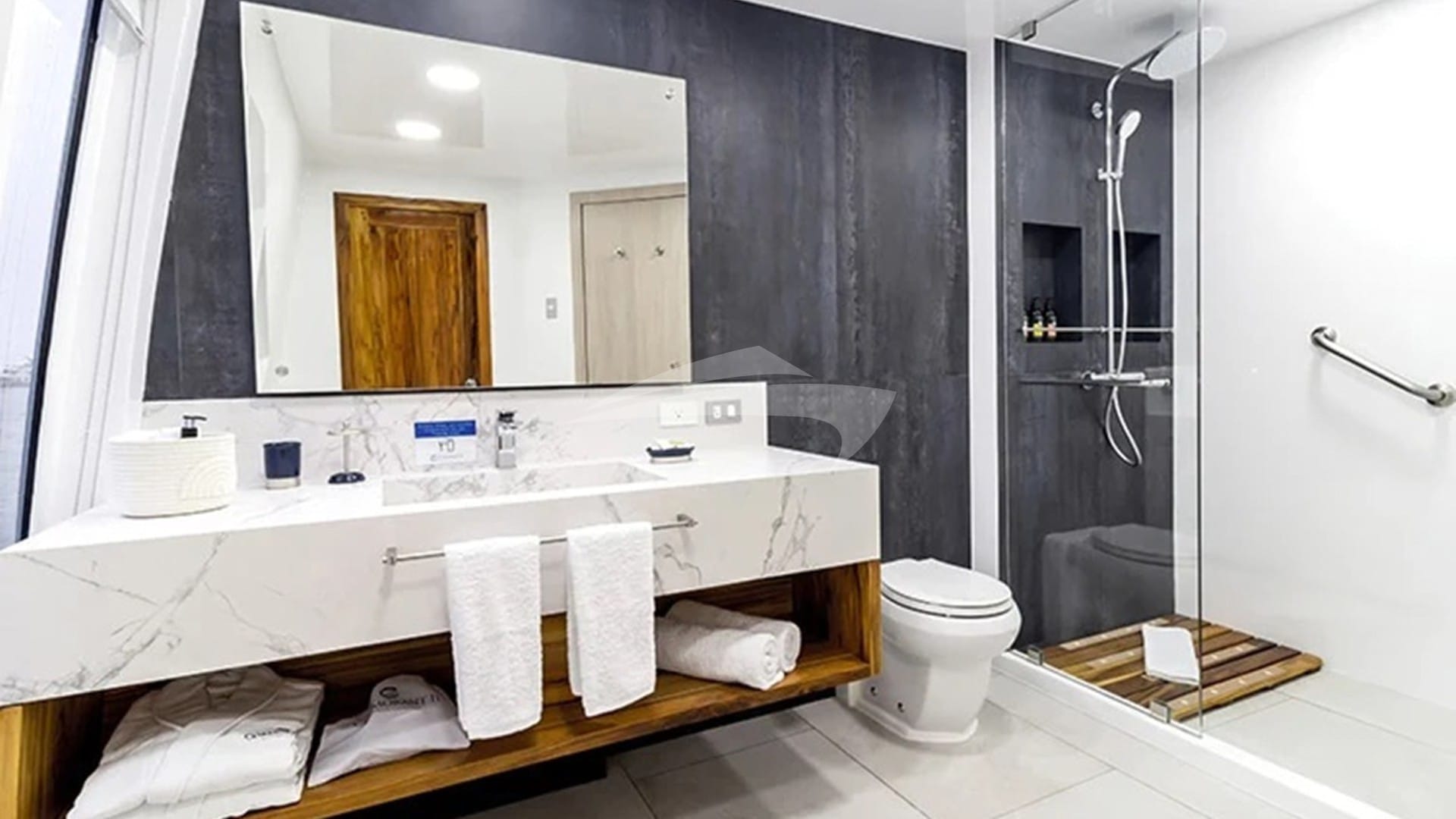 PREMIUM SUITE BATHROOM