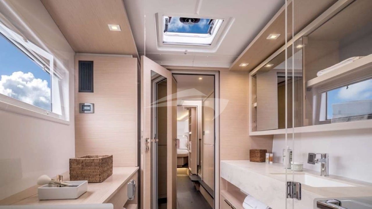 Master suite bathroom