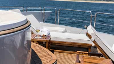 Sun Loungers Flybridge Aft