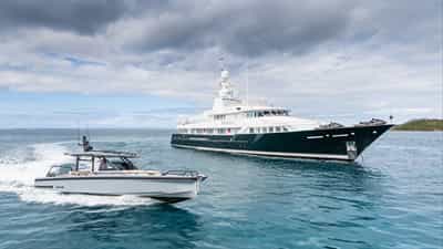 Chase boat