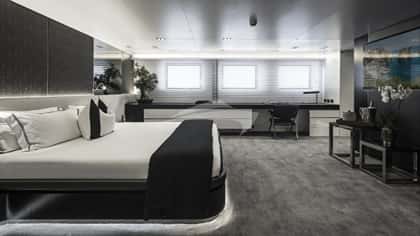 R23 47m motor yacht charter, photo 7