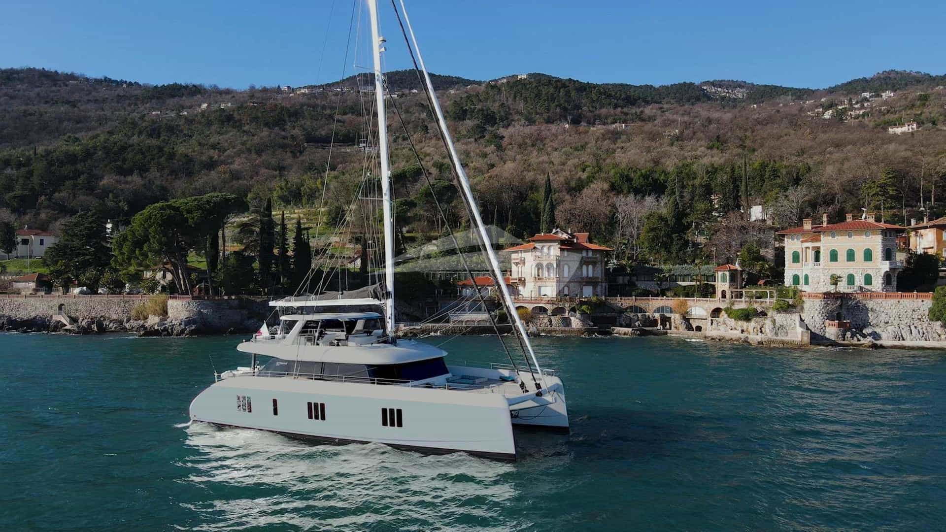 HONEY BIRD yacht charter