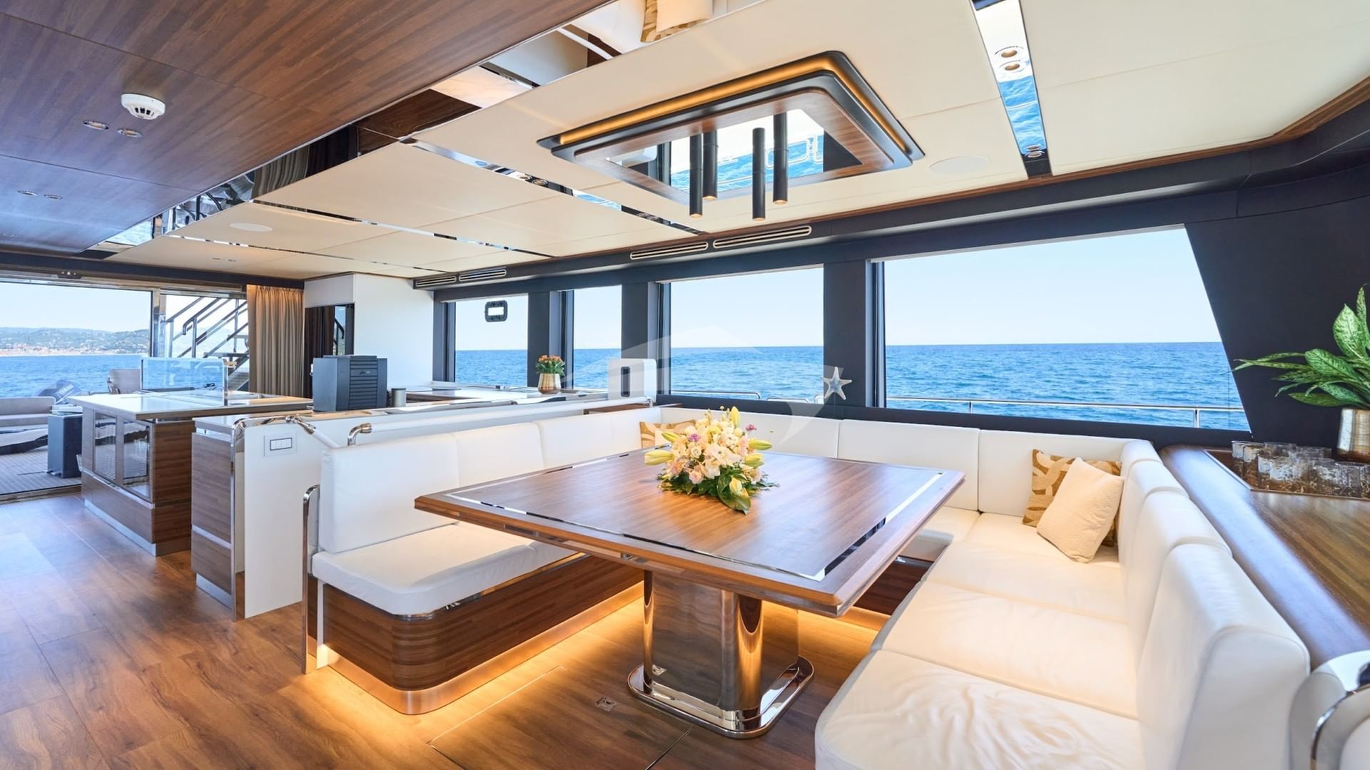 ATRAVERSIA main salon dining table