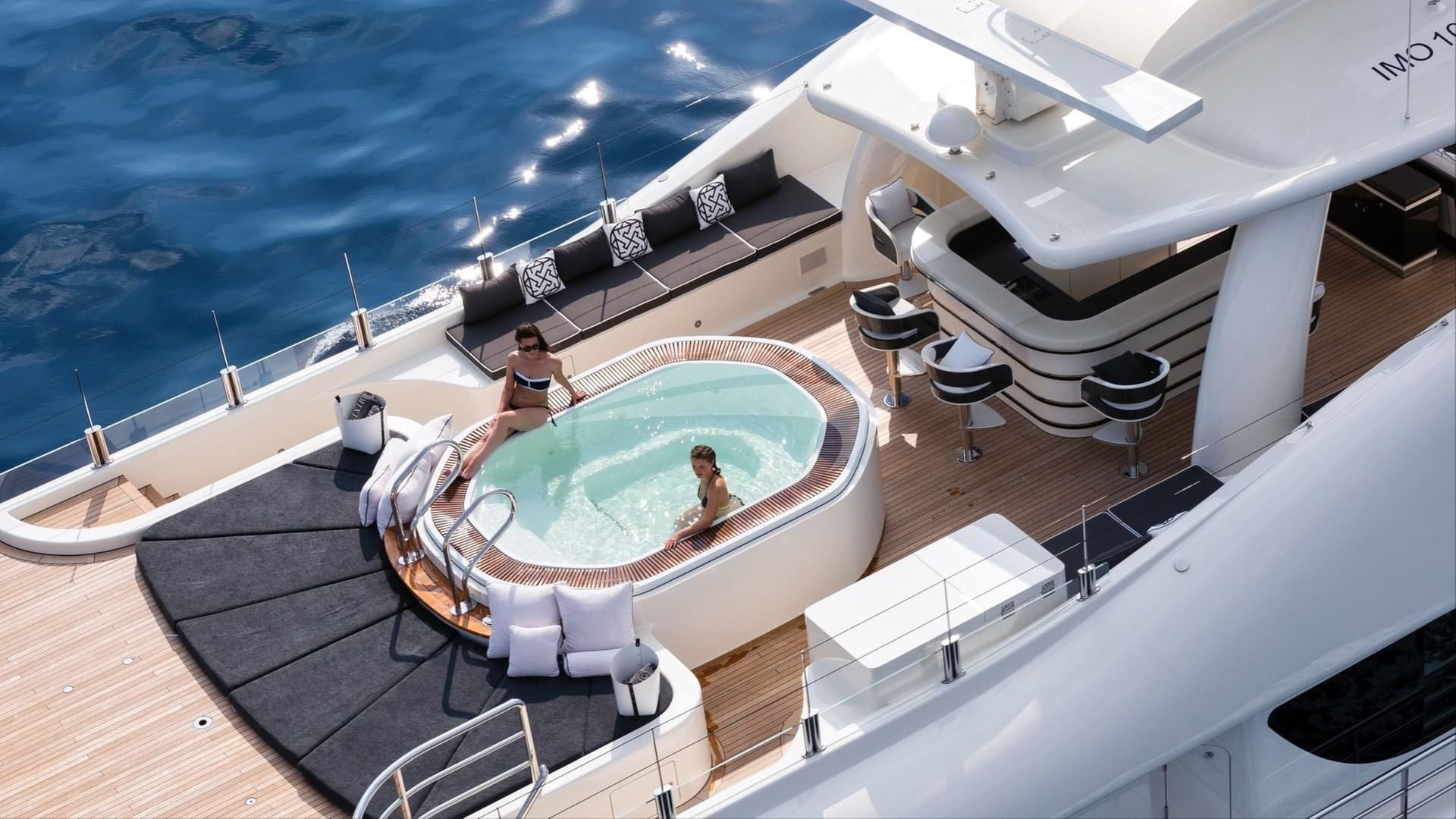 Sun Deck & Jacuzzi