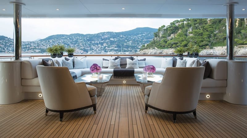 Aft deck seating