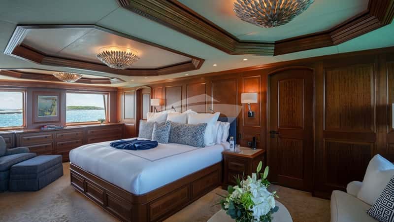 CROSSED SABRE 44m motor yacht charter, photo 6