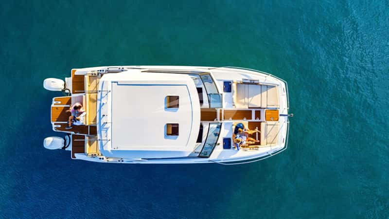 JOY 11m motor yacht charter