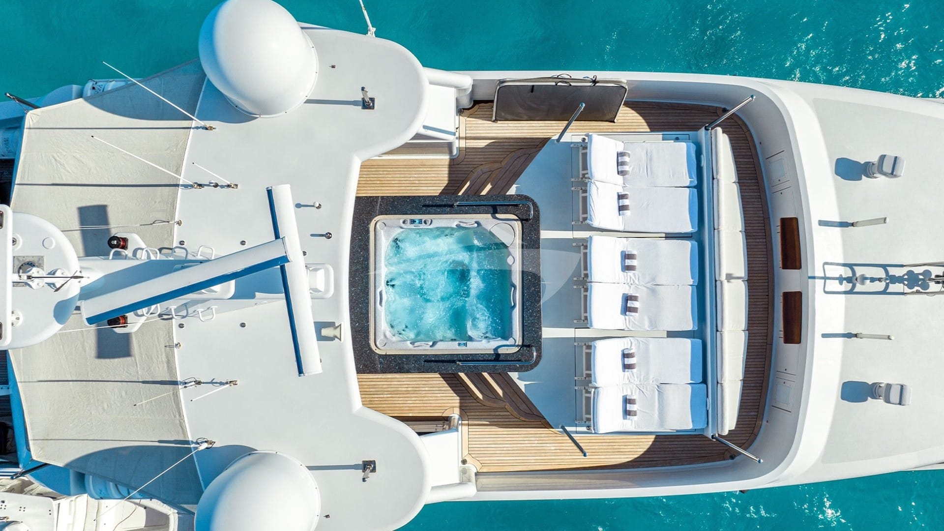 Sundeck with Jacuzzi