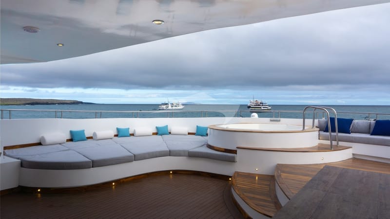 Jacuzzi - sun deck