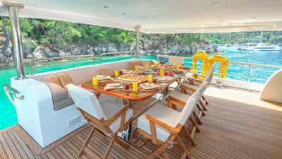 Al Fresco Dining on Aft Deck