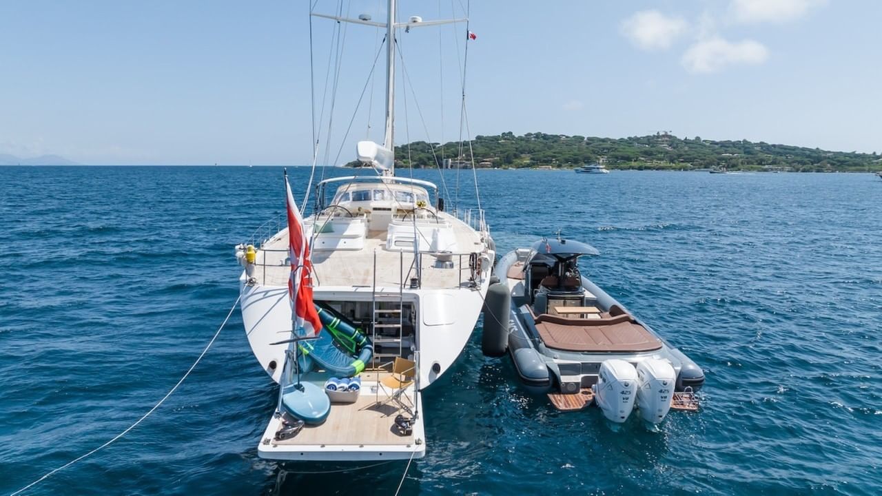 Aft platform with toys