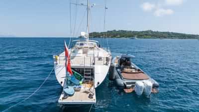 Aft platform with toys