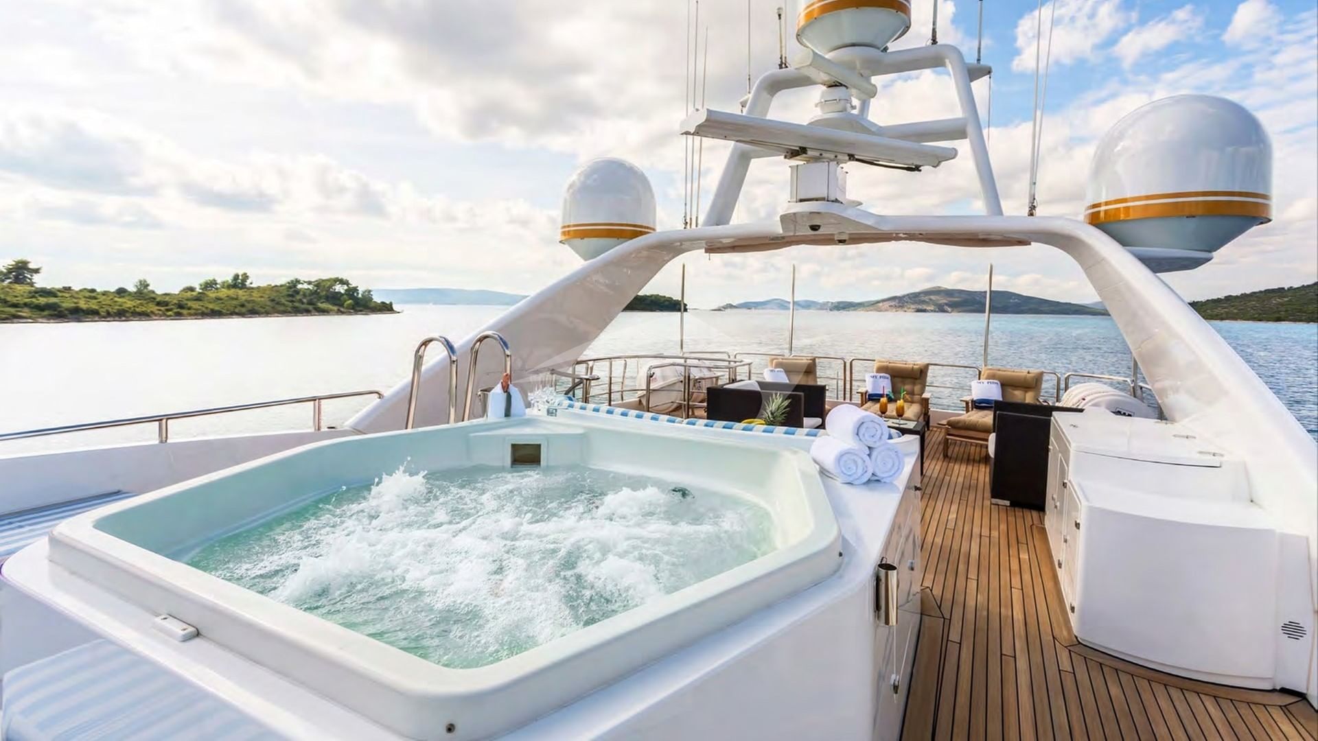 Sundeck and Jacuzzi