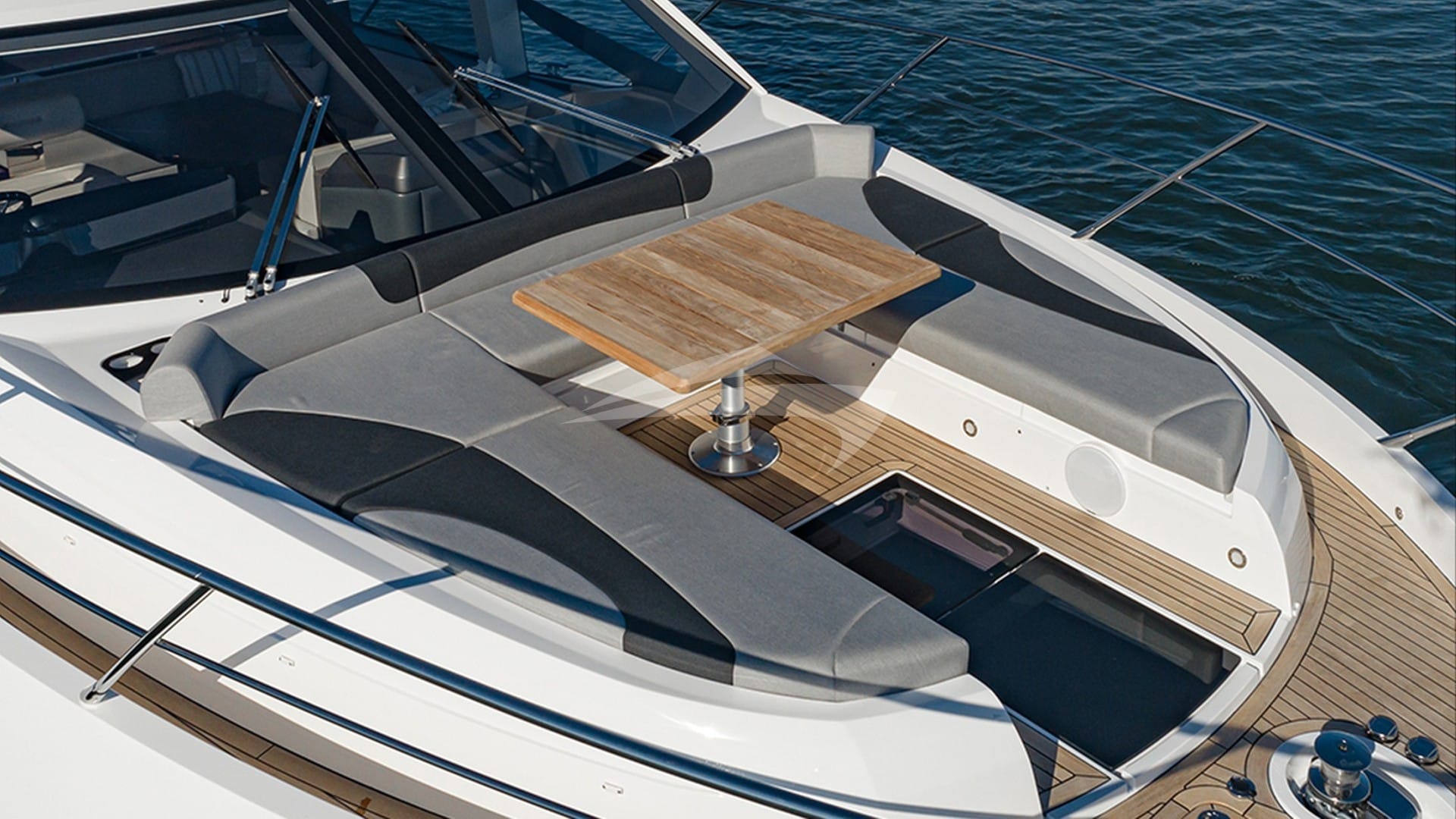 Foredeck Seating