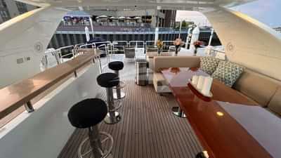 Flybridge Dinning & Bar