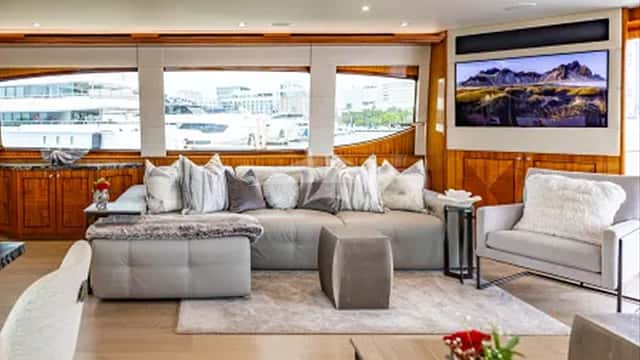 INDY yacht charter photo 2