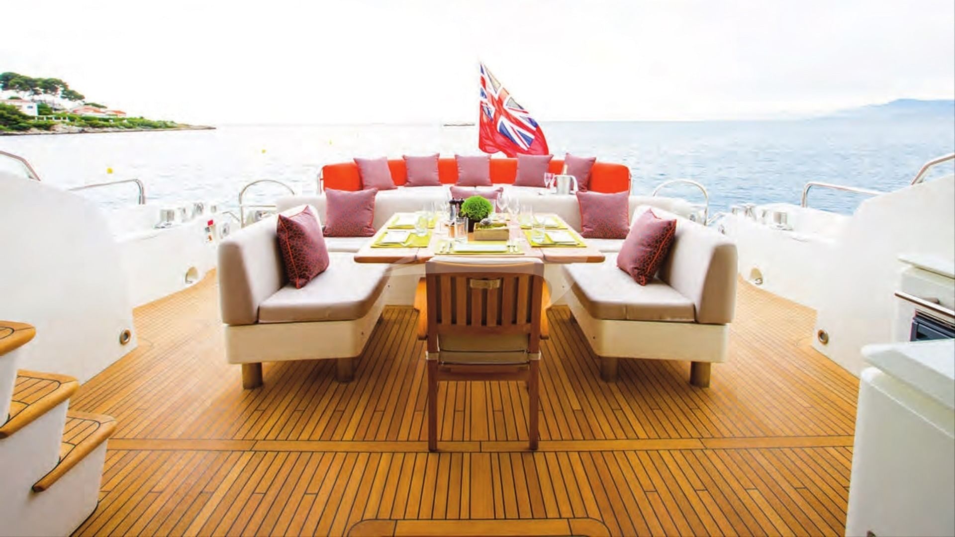 Aft deck seating
