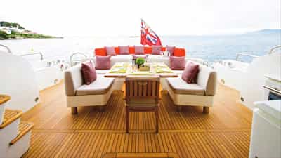 Aft deck seating