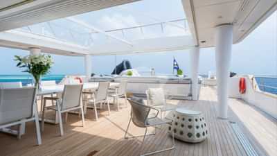 Sundeck dining