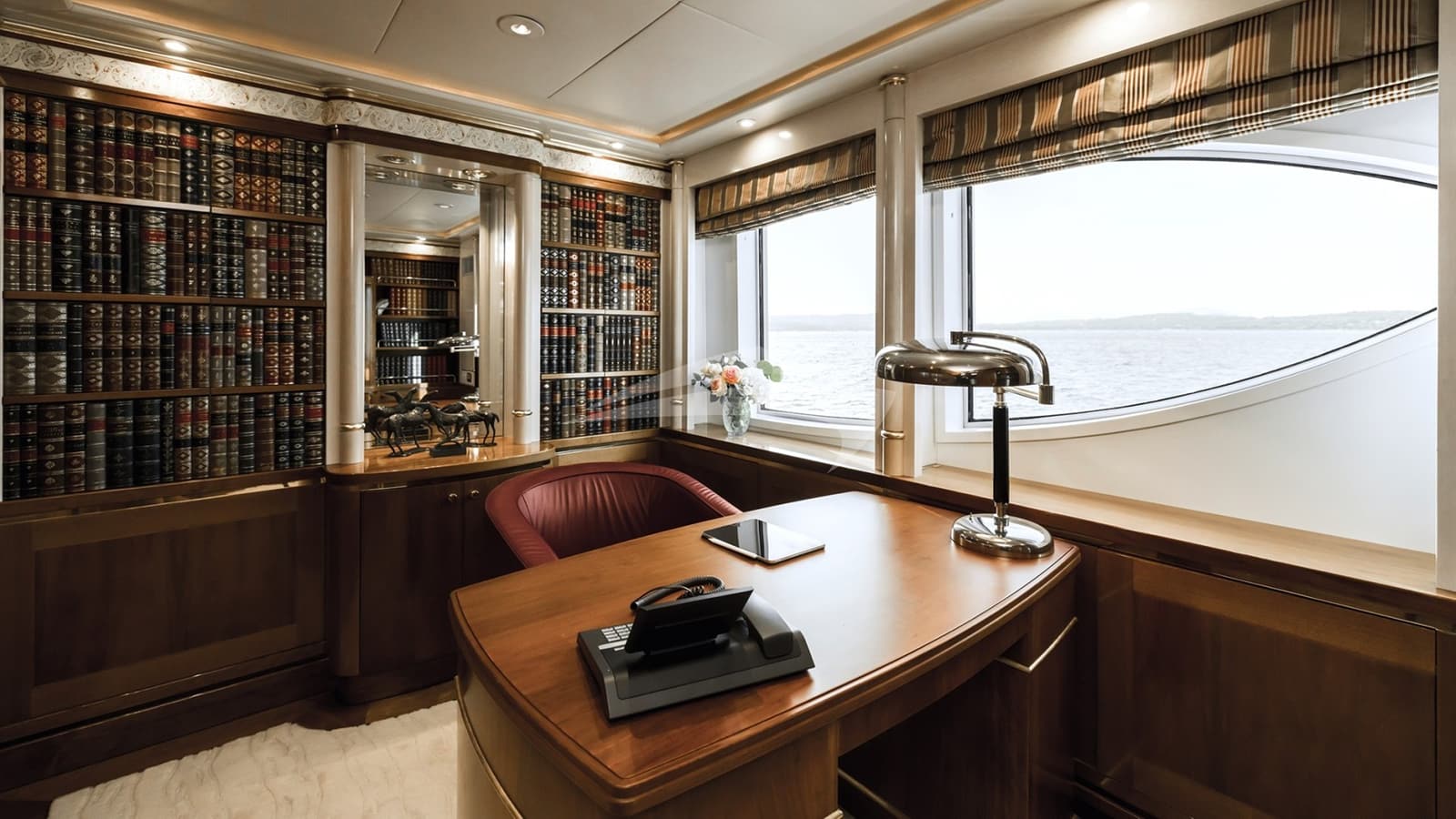 OLYMPUS, Aufnahme aus dem Yachtportfolio 9