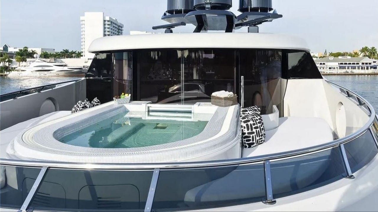 Deck Jacuzzi