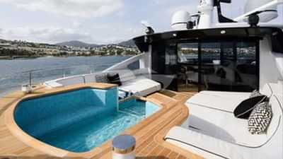 Deck Jacuzzi