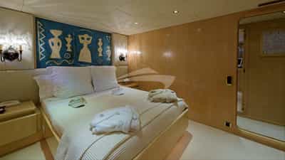 Guest cabin