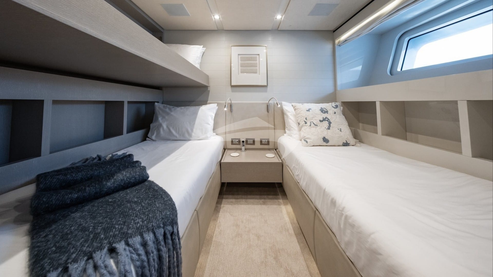 Twin stateroom with pullman
