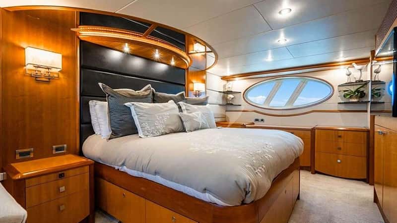 VOYAGER 27m motor yacht charter, photo 6