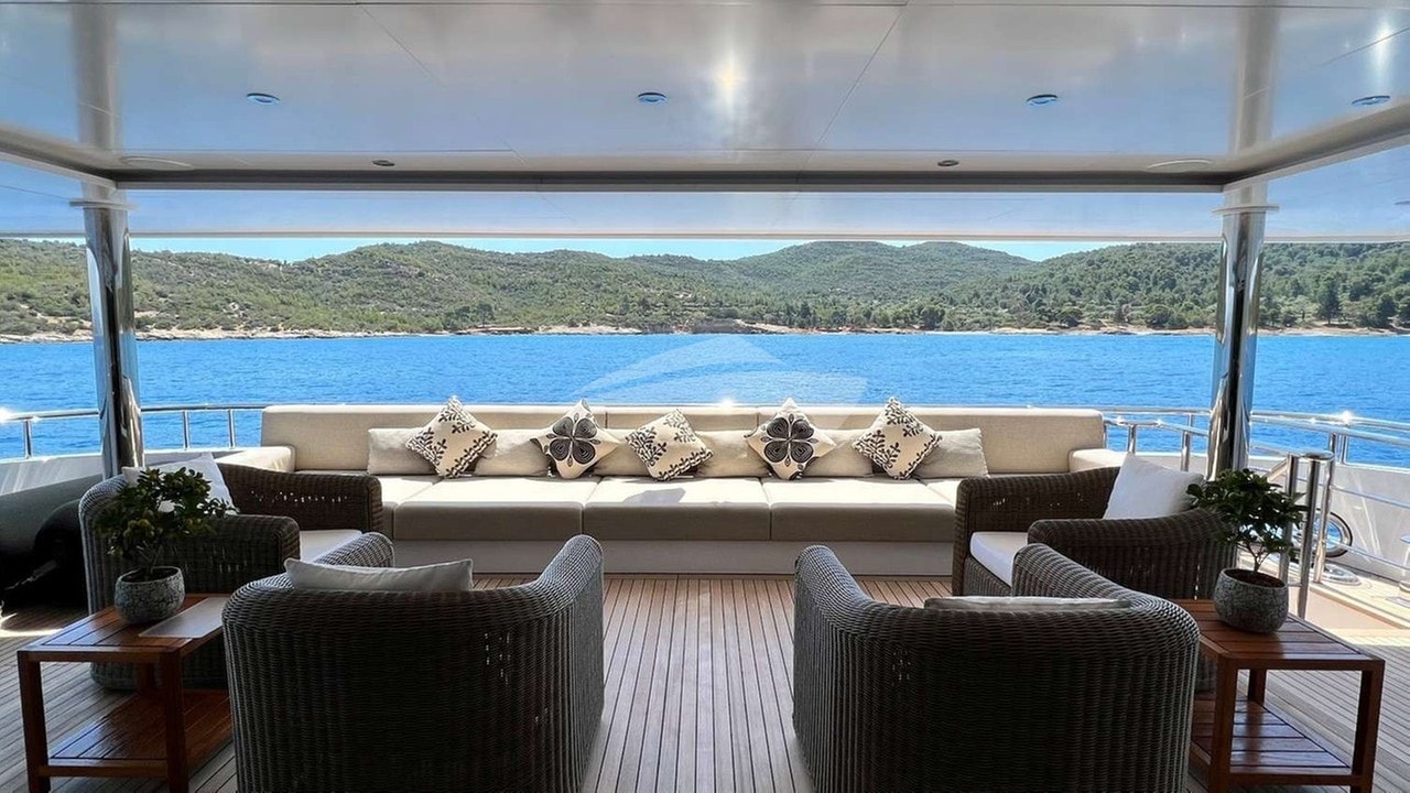 Upper deck aft